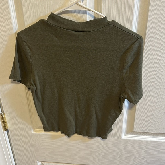 Fitted Crop - Picture 2 of 2